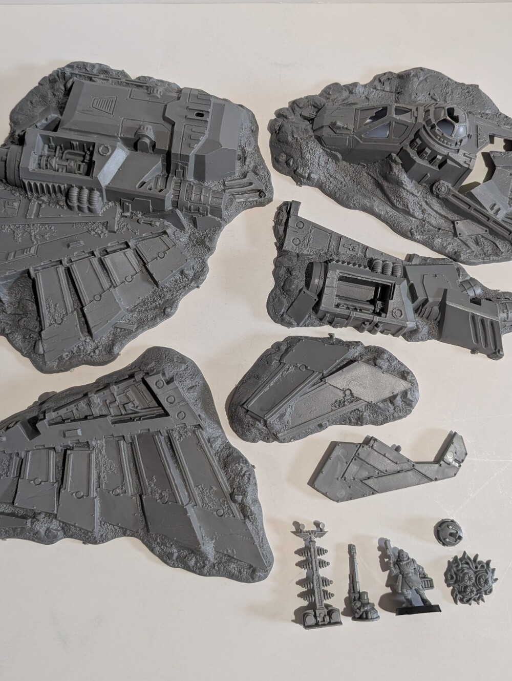 Warhammer 40K Battle For Macragge Terrain Aquila Lander Imperial Pilot & Objects